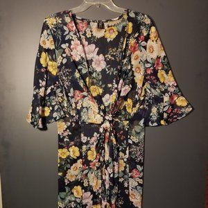 LILDY Floral Print Navy Blue Tie Front Kimono Size Medium